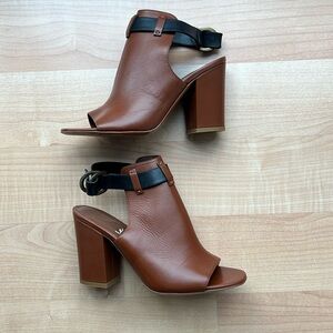 New (NWOB) Delman Ankle Strap Peep Toe Sandals Size 7 B